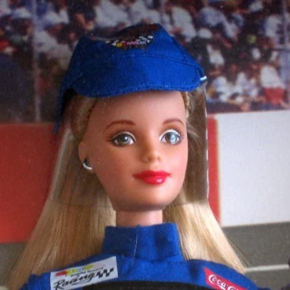 1998🔥🔥BARBIE DOLL NASCAR💥 Mattel 50th Anniversary Edition 🆕 - Picture 2 of 12